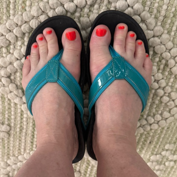 Vionic Black and Teal Flip Flops - Picture 7 of 9